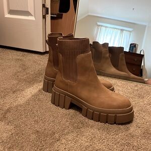 Dolce Vita camel chelsea boots
